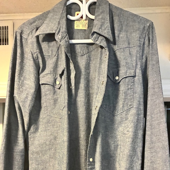Levi’s Button-Down Shirt - Picture 1 of 3